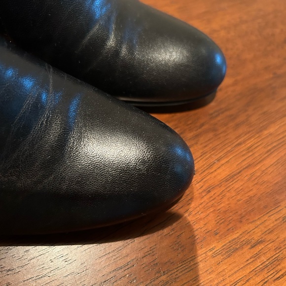 Stuart Weitzman black leather shoes. 5.5 - Picture 4 of 8